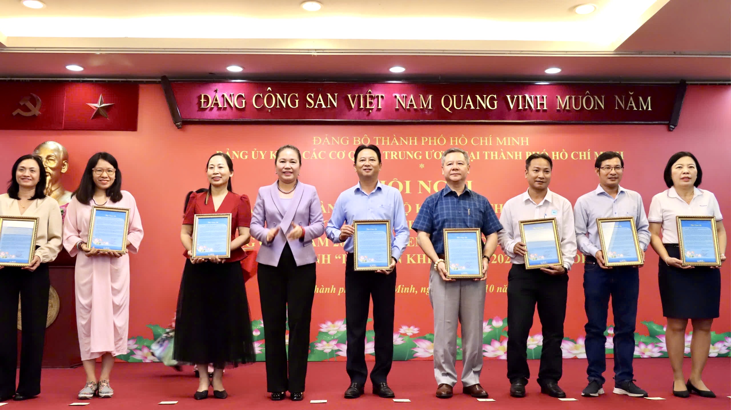 SAIGONBANK VINH DỰ NHẬN GIẤY KHEN TẠI HỘI NGHỊ BAN CHẤP HÀNH ĐẢNG BỘ KHỐI LẦN THỨ 22