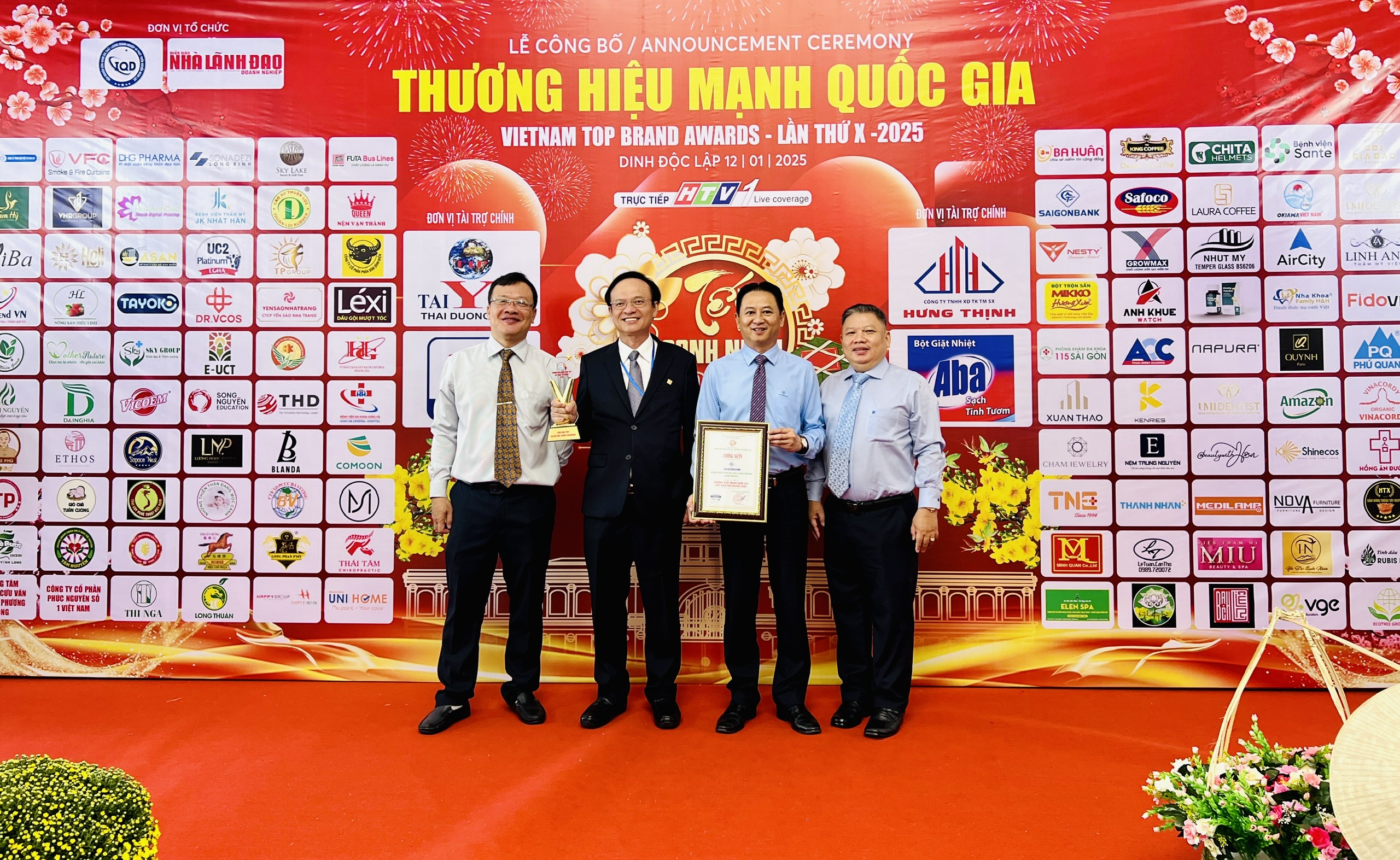 SAIGONBANK tự hào khi được vinh danh TOP 12 Thương hiệu mạnh Quốc gia – Viet Nam Top Brand 2025